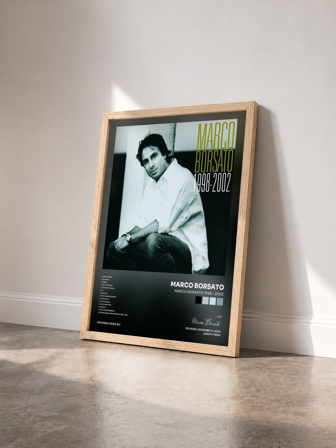 #bois Tableau de l'album Marco Borsato 1998 - 2002 de Marco Borsato vu de trois quarts, cadre en bois brut