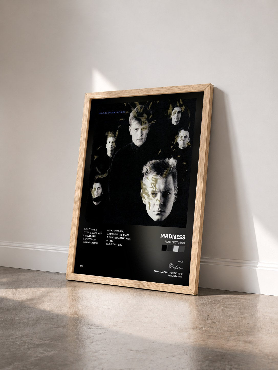 #bois Tableau de l'album Mad Not Mad de Madness vu de trois quarts, cadre en bois brut