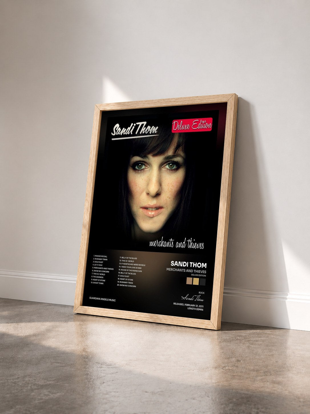 #bois Tableau de l'album Merchants and Thieves (Deluxe Edition) de Sandi Thom vu de trois quarts, cadre en bois brut