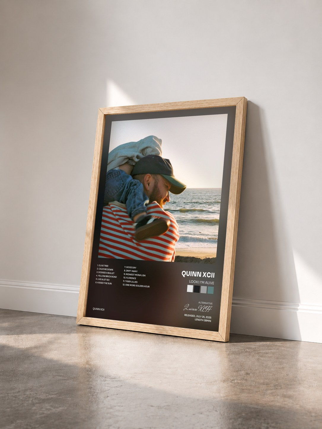 #bois Tableau de l'album LOOK! I'm Alive de Quinn XCII vu de trois quarts, cadre en bois brut