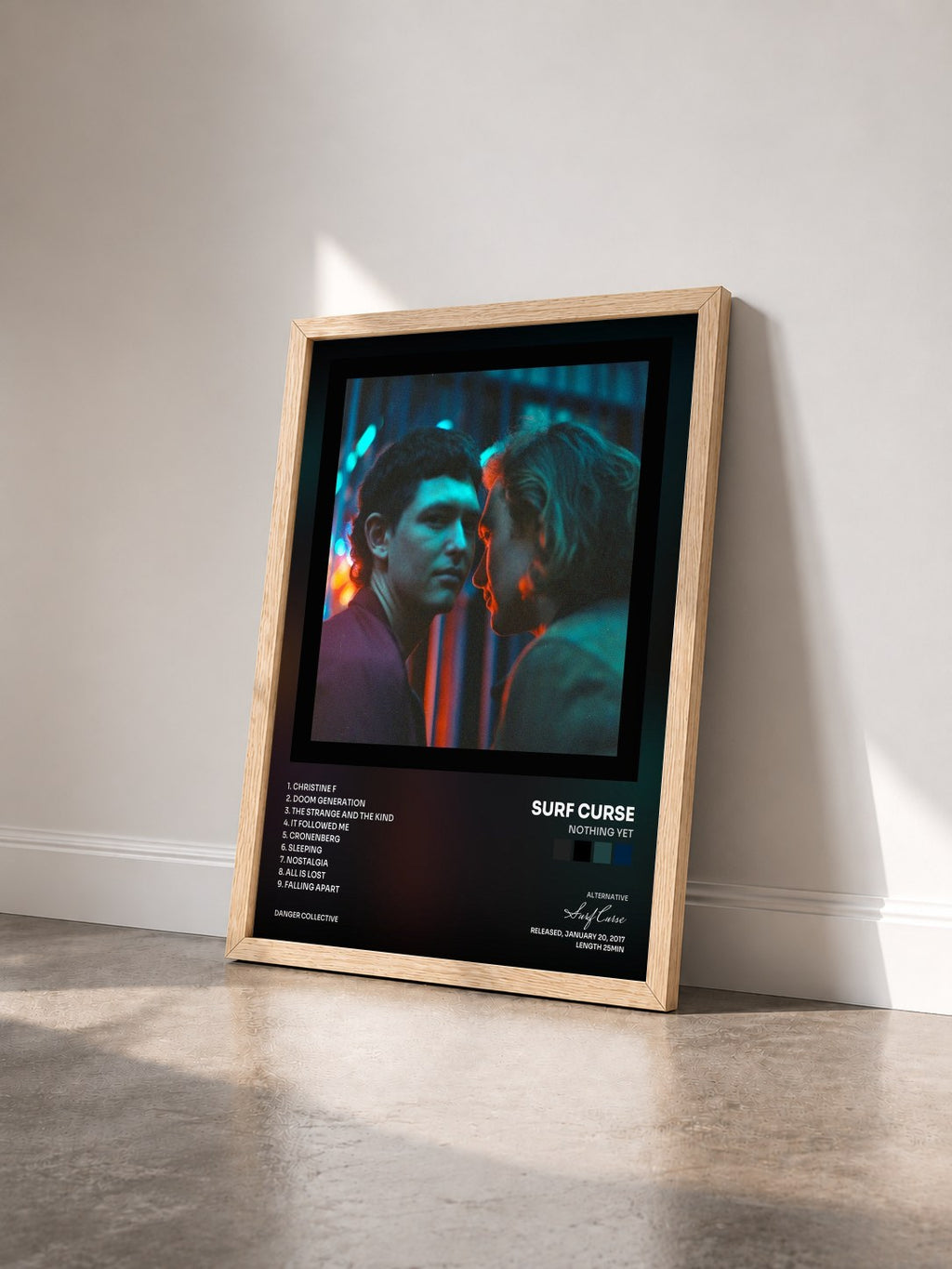 #bois Tableau de l'album Nothing Yet de Surf Curse vu de trois quarts, cadre en bois brut
