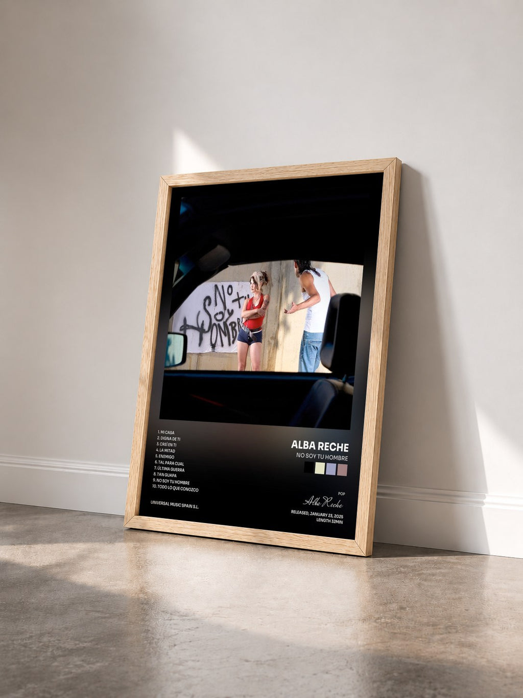 #bois Tableau de l'album No Soy Tu Hombre de Alba Reche vu de trois quarts, cadre en bois brut