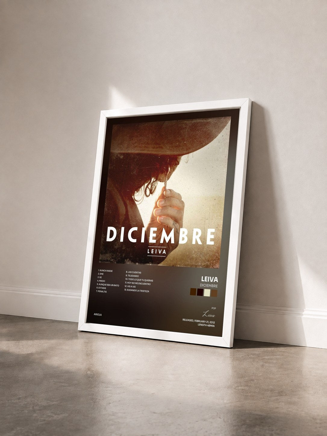 #blanc Tableau de l'album Diciembre de Leiva vu de trois quarts, cadre blanc