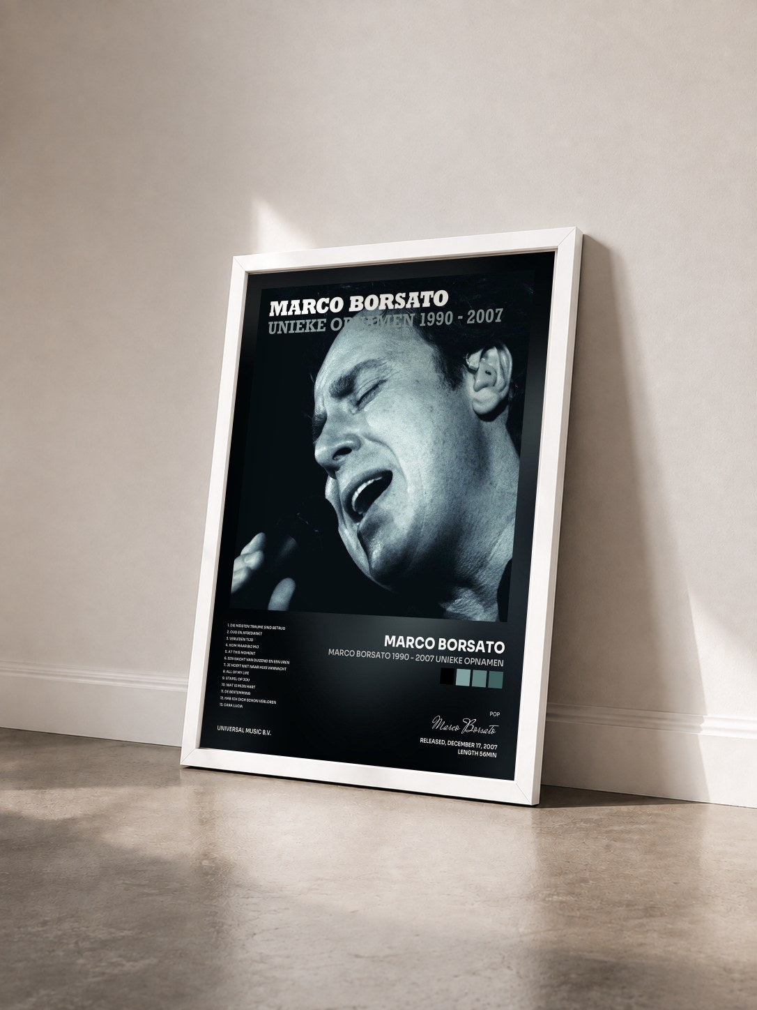 #blanc Tableau de l'album Marco Borsato 1990 - 2007 Unieke Opnamen de Marco Borsato vu de trois quarts, cadre blanc