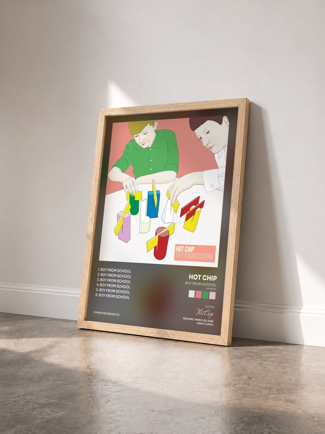 #bois Tableau de l'album Boy From School (The Mixes) de Hot Chip vu de trois quarts, cadre en bois brut