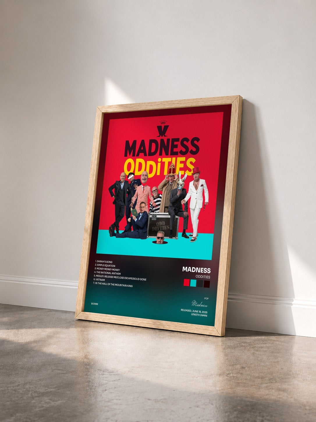 #bois Tableau de l'album Oddities de Madness vu de trois quarts, cadre en bois brut