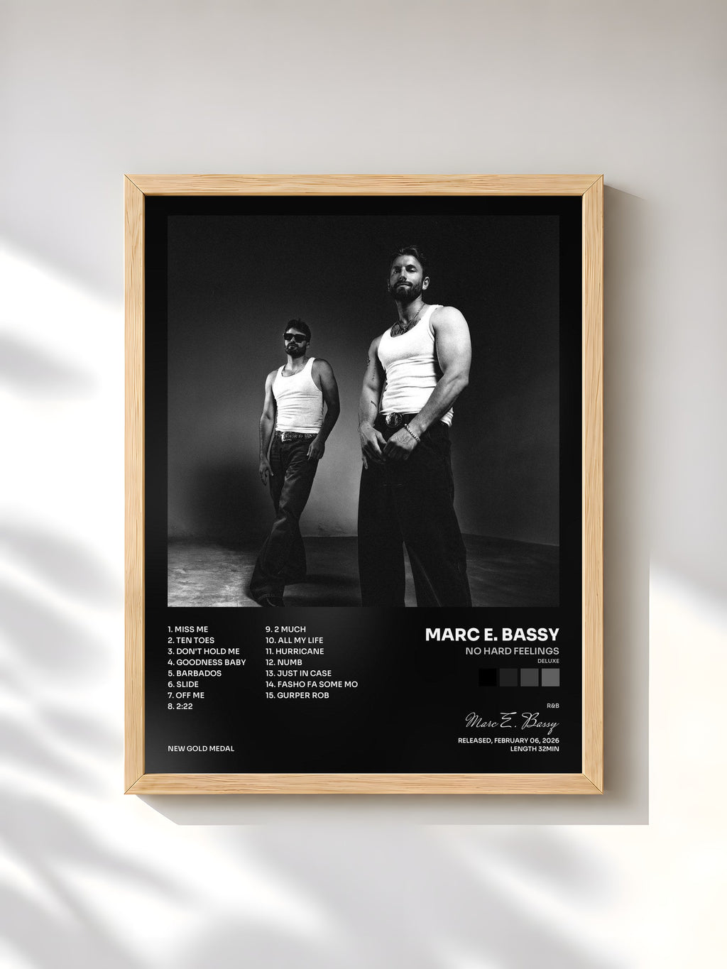 #bois Tableau de l'album NO HArD FEELINGS (Deluxe) de Marc E. Bassy, cadre en bois brut, imprimé et encadré en France