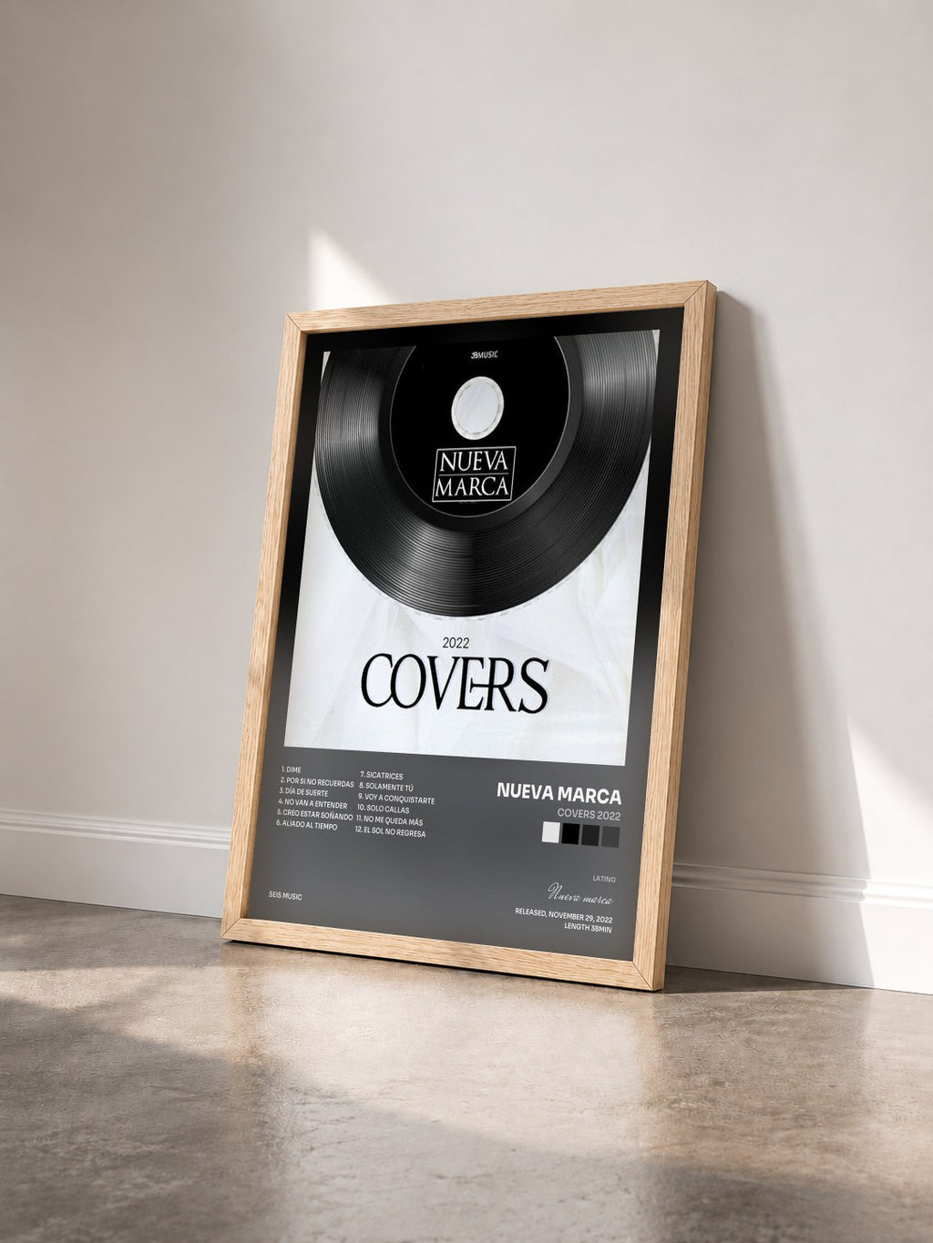 #bois Tableau de l'album Covers 2022 de Nueva marca vu de trois quarts, cadre en bois brut