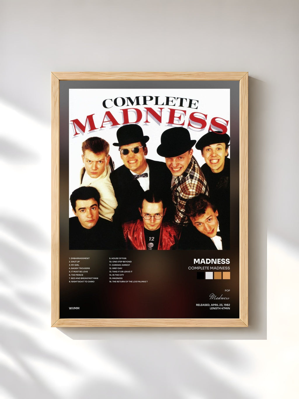 #bois Tableau de l'album Complete Madness de Madness, cadre en bois brut, imprimé et encadré en France