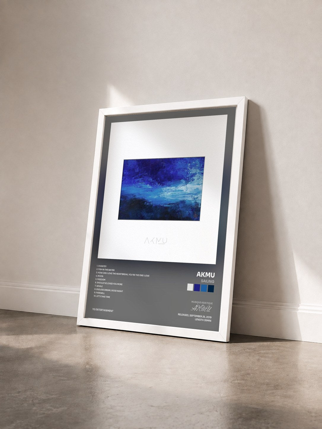 #blanc Tableau de l'album SAILING de AKMU vu de trois quarts, cadre blanc