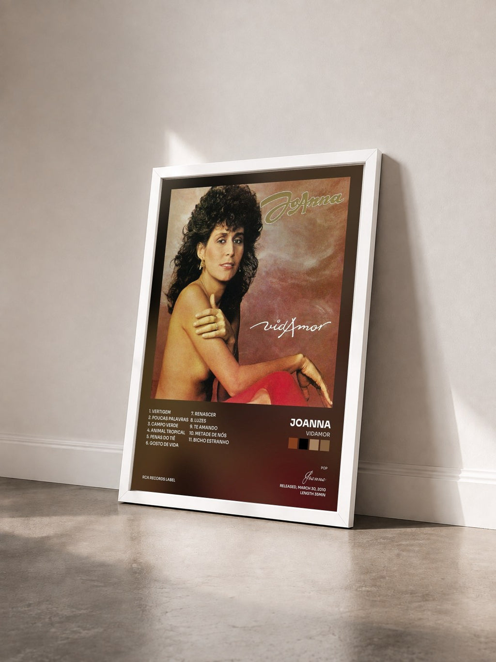 #blanc Tableau de l'album Vidamor de Joanna vu de trois quarts, cadre blanc