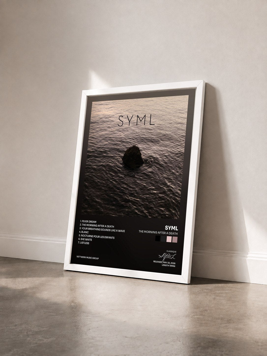 #blanc Tableau de l'album The Morning After a Death de SYML vu de trois quarts, cadre blanc