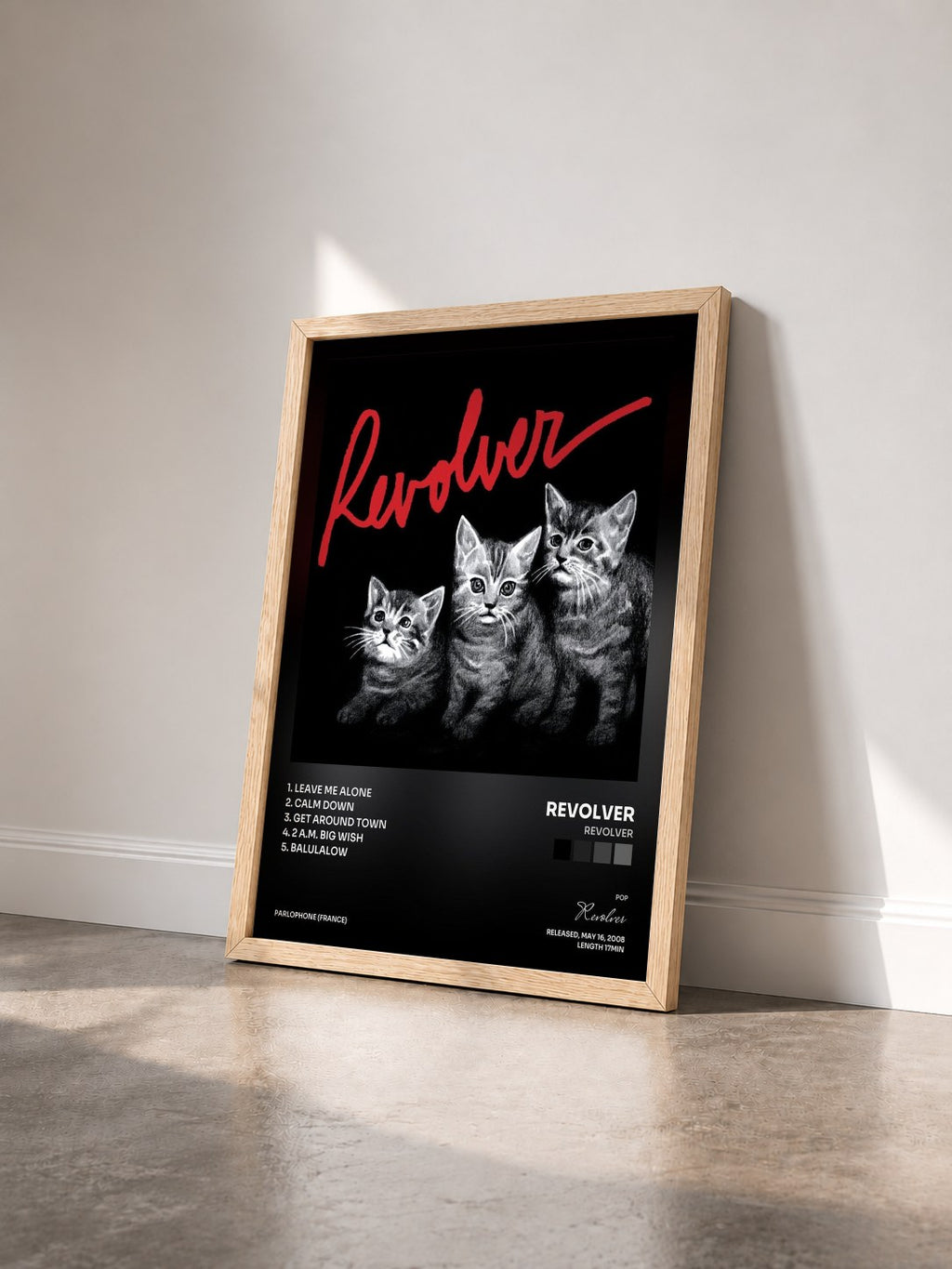 #bois Tableau de l'album Revolver de Revolver vu de trois quarts, cadre en bois brut