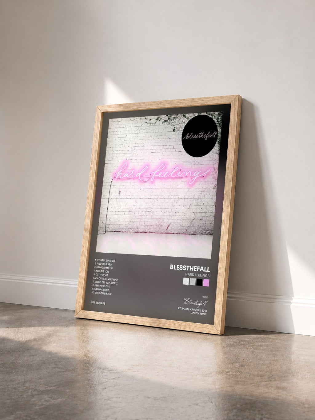 #bois Tableau de l'album Hard Feelings de Blessthefall vu de trois quarts, cadre en bois brut