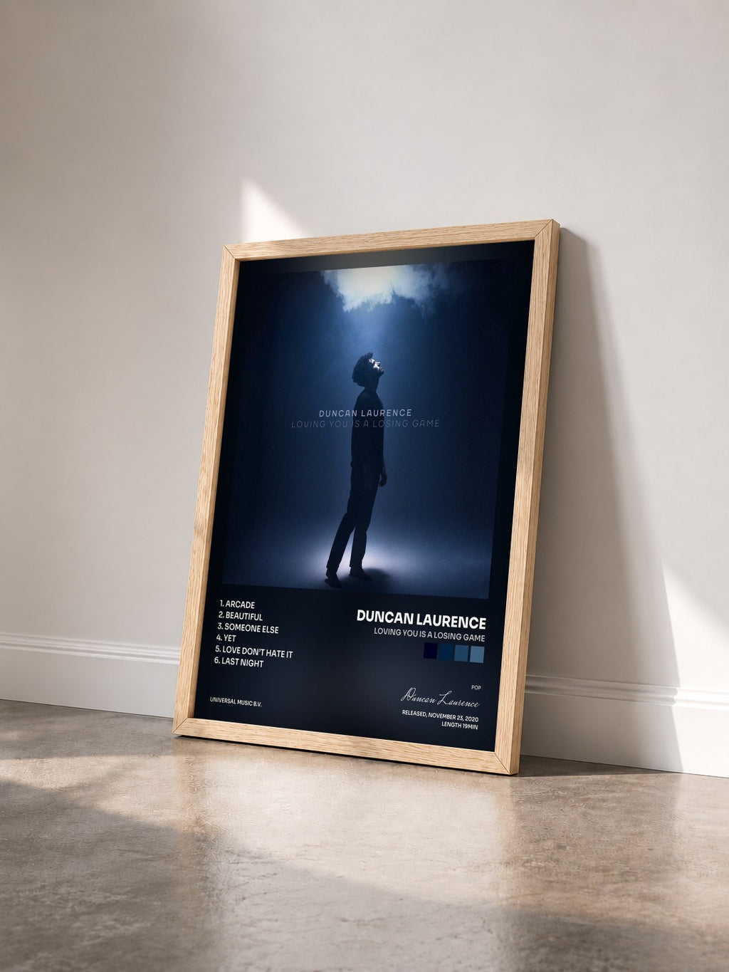 #bois Tableau de l'album Loving You Is A Losing Game de Duncan Laurence vu de trois quarts, cadre en bois brut