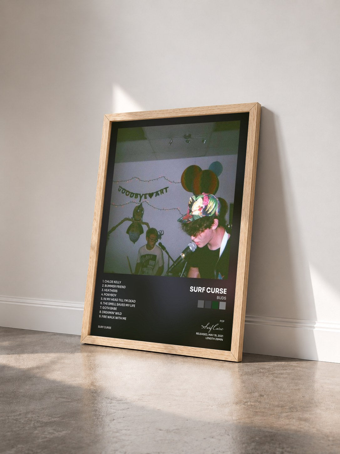 #bois Tableau de l'album Buds de Surf Curse vu de trois quarts, cadre en bois brut