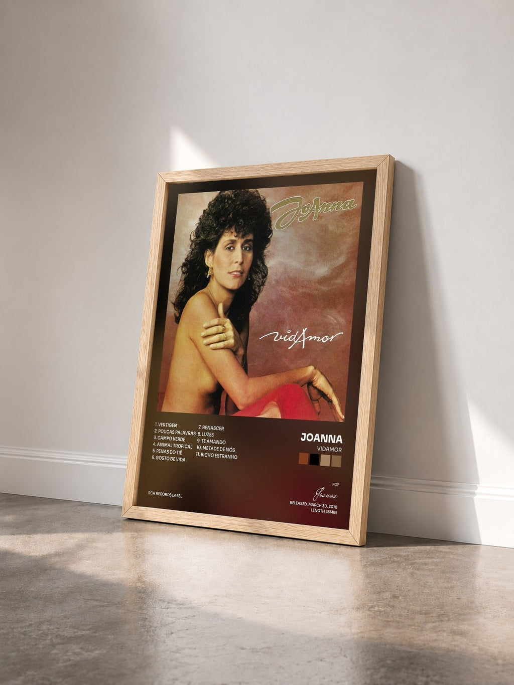 #bois Tableau de l'album Vidamor de Joanna vu de trois quarts, cadre en bois brut