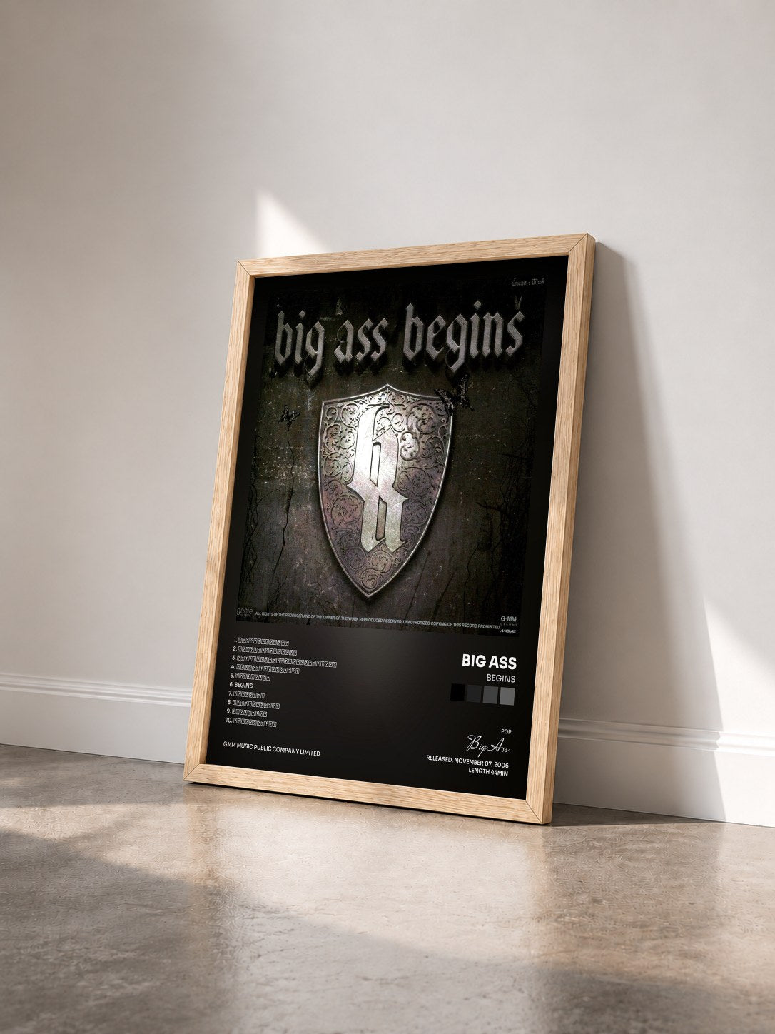 #bois Tableau de l'album begins de Big Ass vu de trois quarts, cadre en bois brut