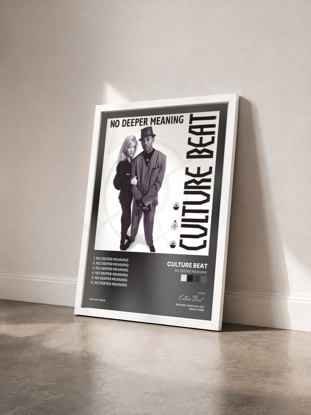 #blanc Tableau de l'album No Deeper Meaning de Culture Beat vu de trois quarts, cadre blanc