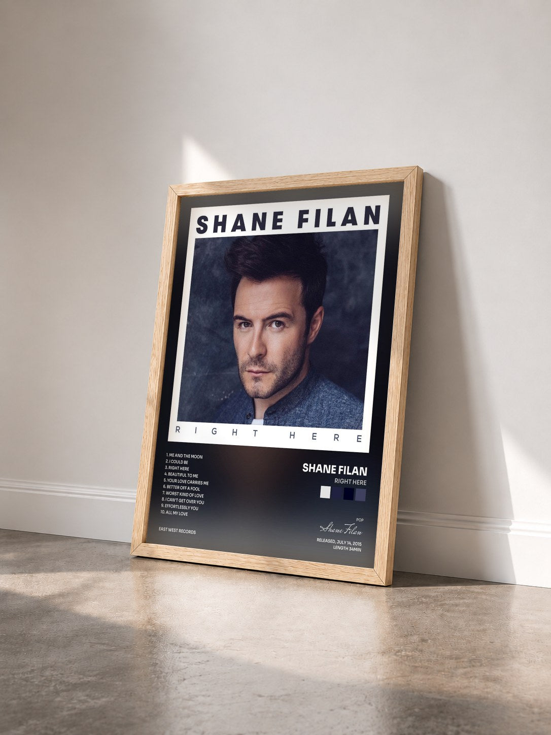 #bois Tableau de l'album Right Here de Shane Filan vu de trois quarts, cadre en bois brut