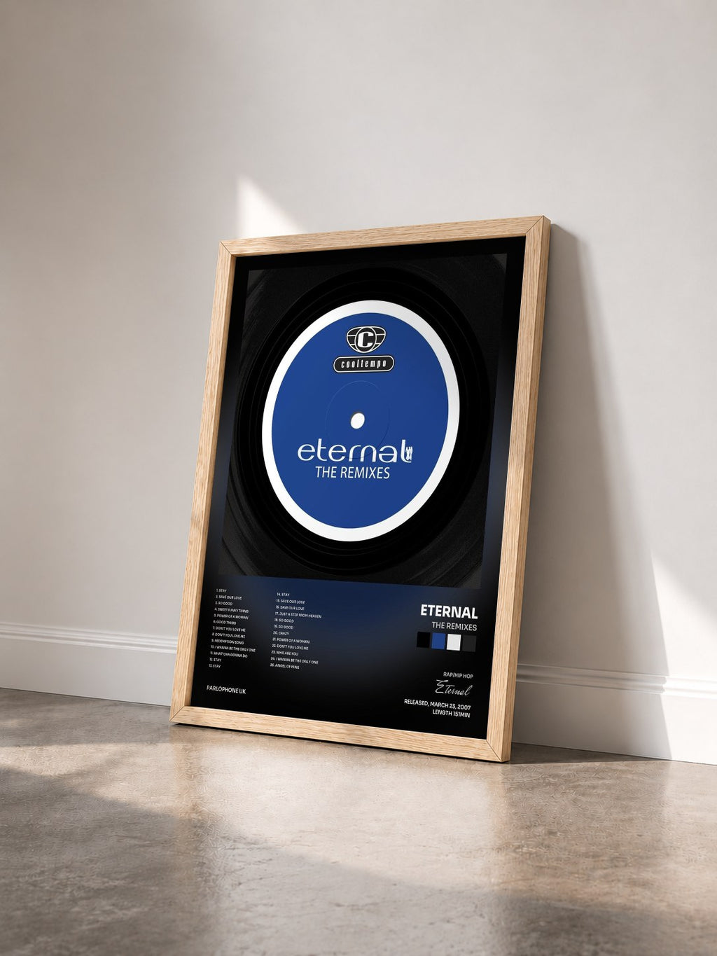 #bois Tableau de l'album The Remixes de Eternal vu de trois quarts, cadre en bois brut