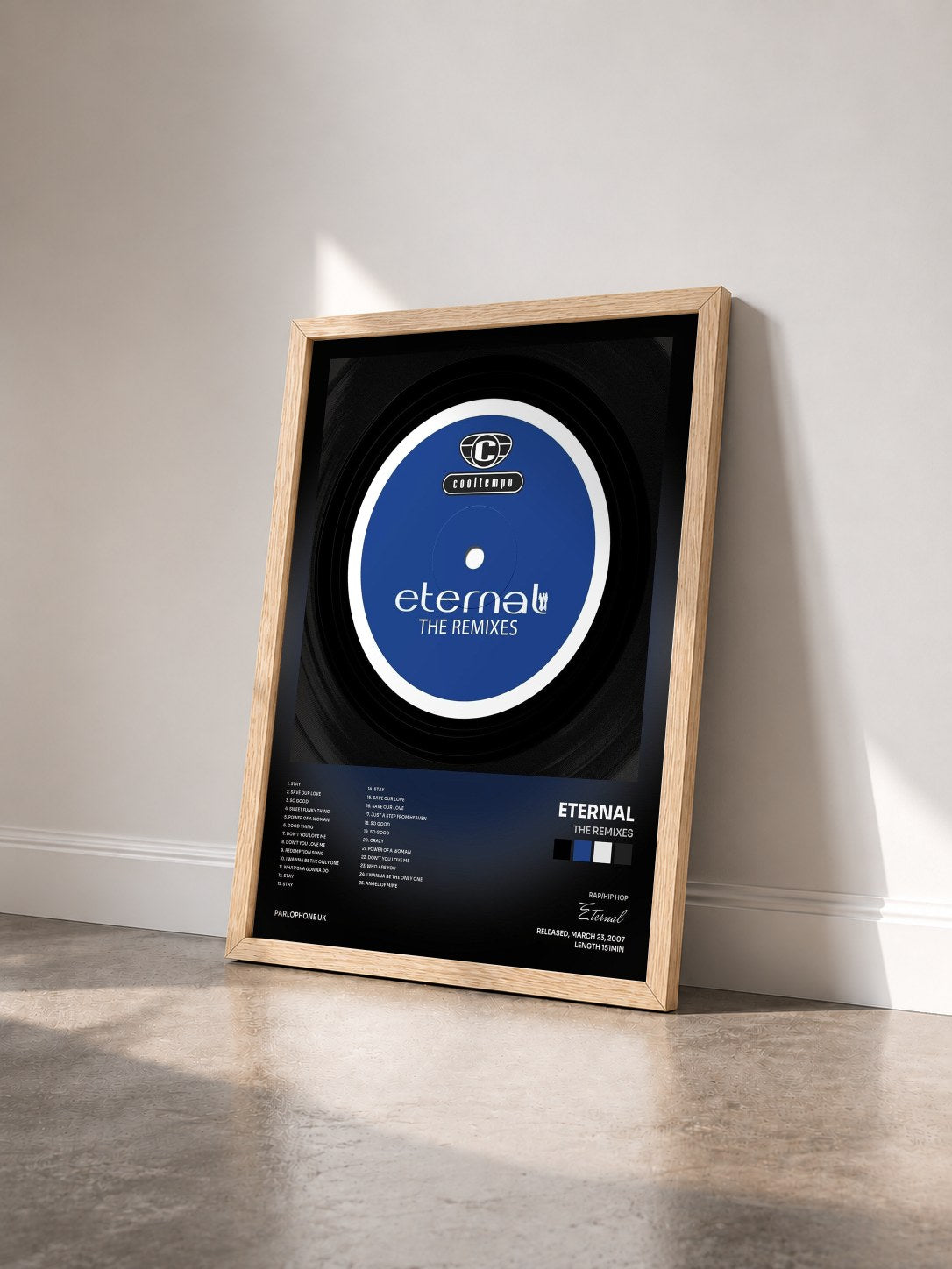 #bois Tableau de l'album The Remixes de Eternal vu de trois quarts, cadre en bois brut