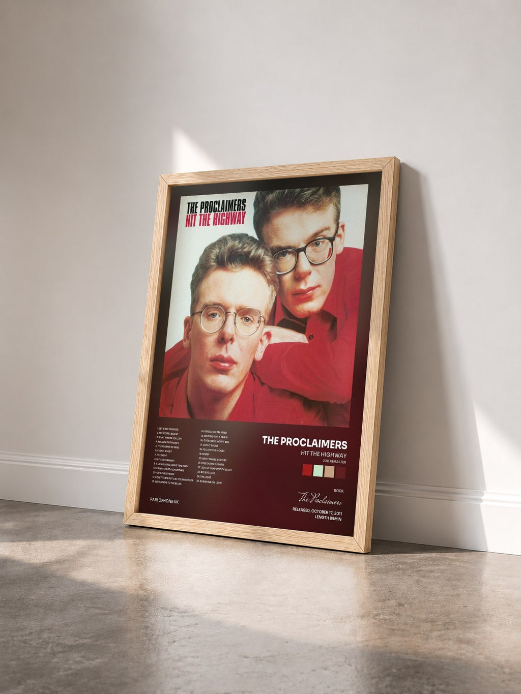 #bois Tableau de l'album Hit the Highway (2011 Remaster) de The Proclaimers vu de trois quarts, cadre en bois brut