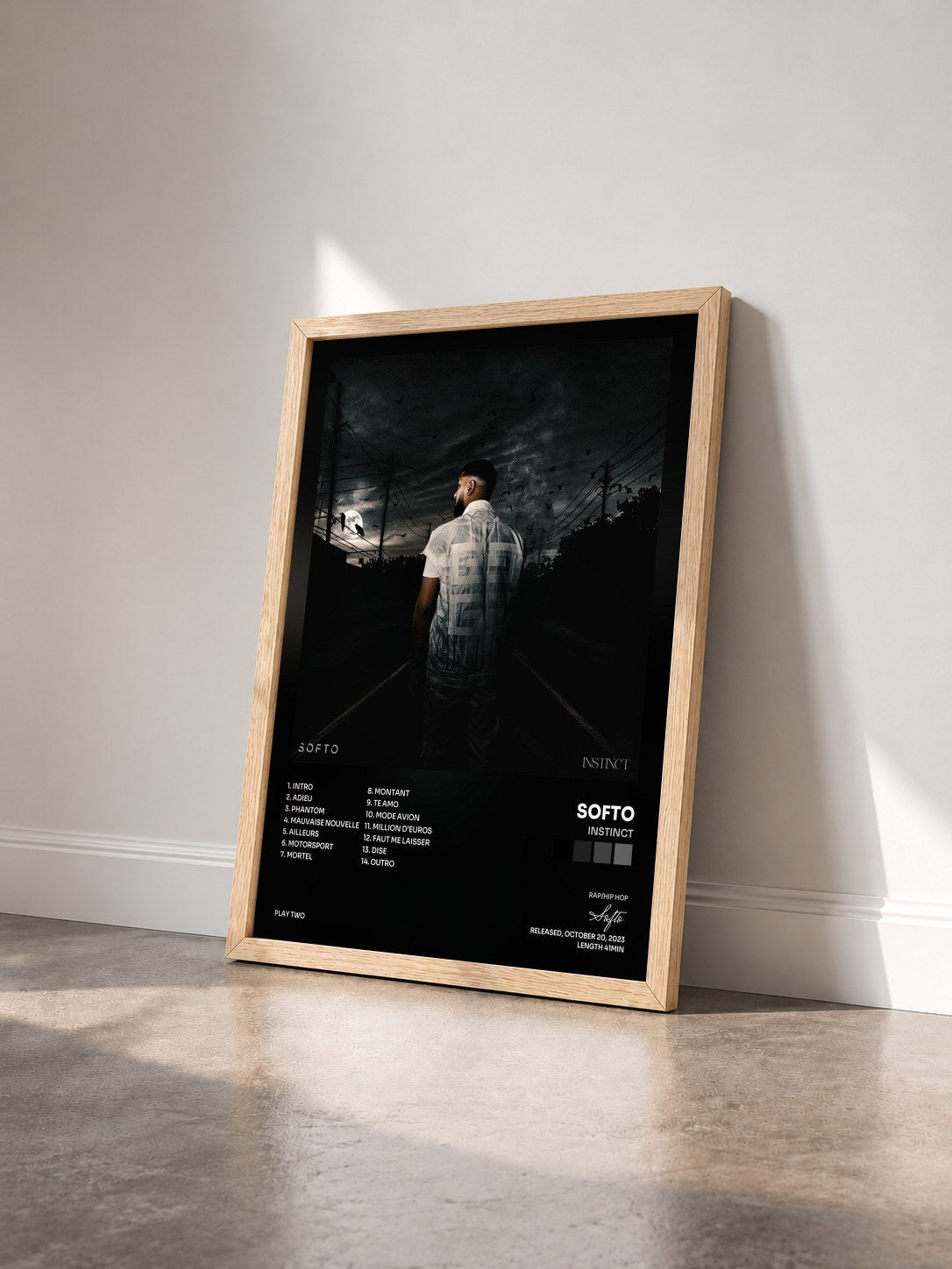#bois Tableau de l'album Instinct de Softo vu de trois quarts, cadre en bois brut