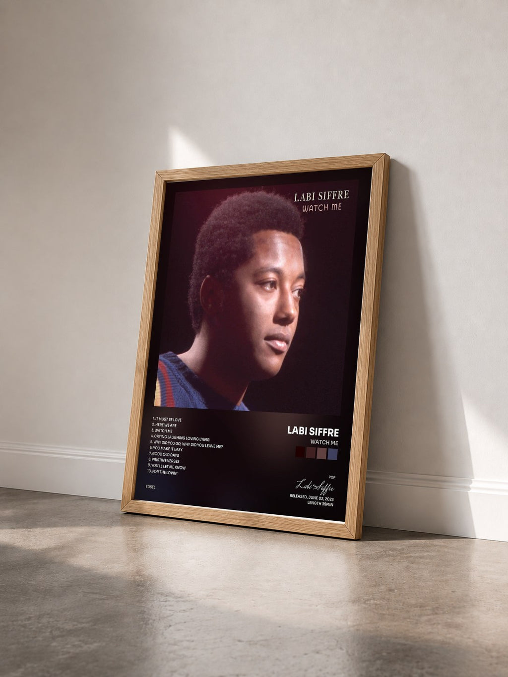 #bois Tableau de l'album Watch Me de Labi Siffre vu de trois quarts, cadre en bois brut