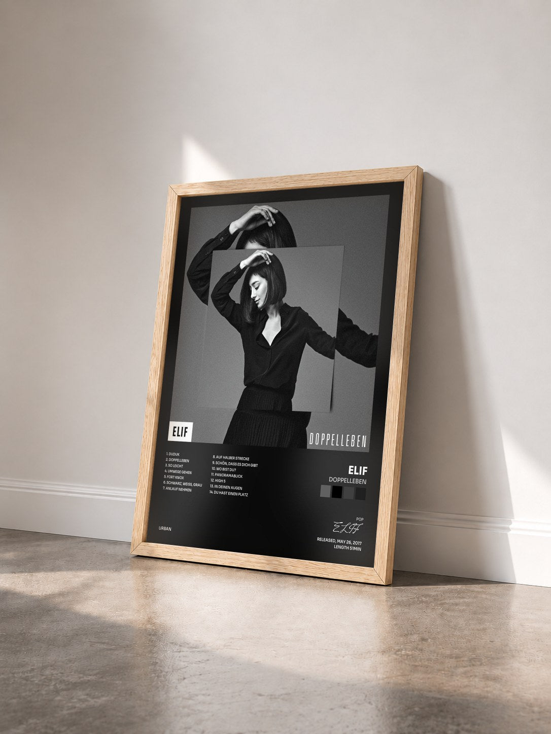 #bois Tableau de l'album Doppelleben de ELIF vu de trois quarts, cadre en bois brut