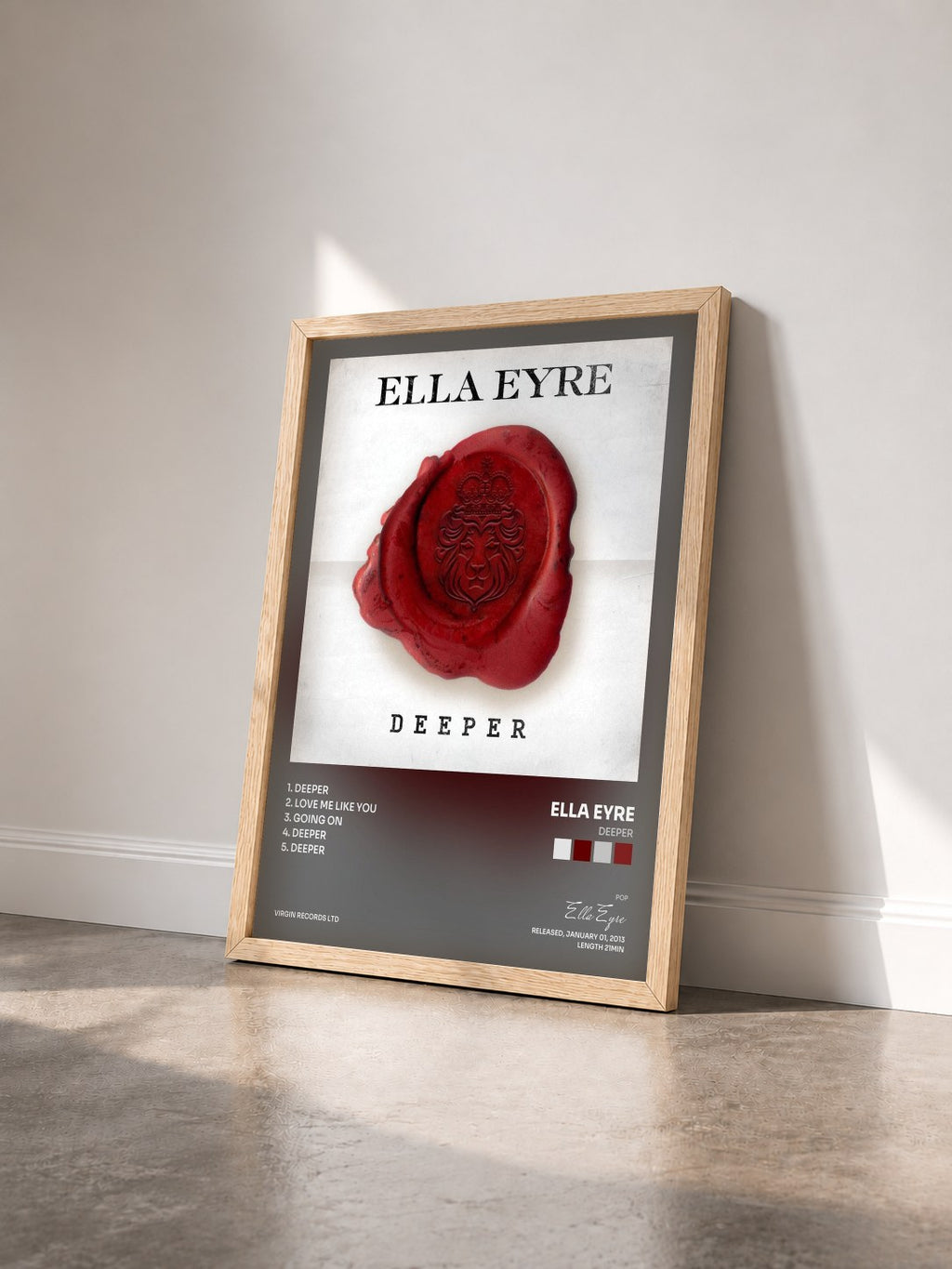 #bois Tableau de l'album Deeper de Ella Eyre vu de trois quarts, cadre en bois brut