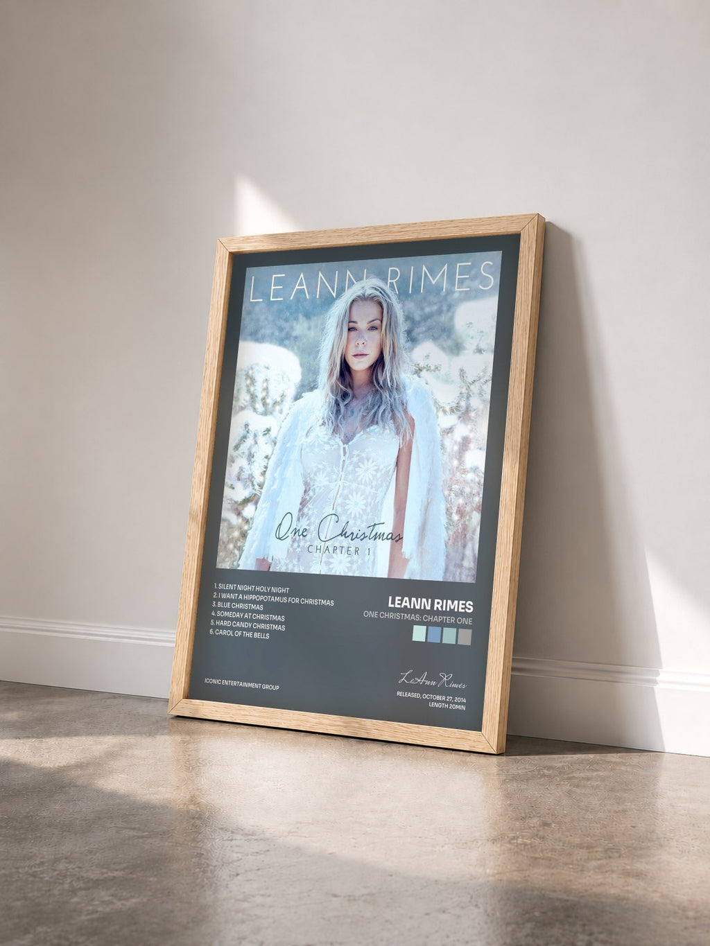 #bois Tableau de l'album One Christmas: Chapter One de LeAnn Rimes vu de trois quarts, cadre en bois brut