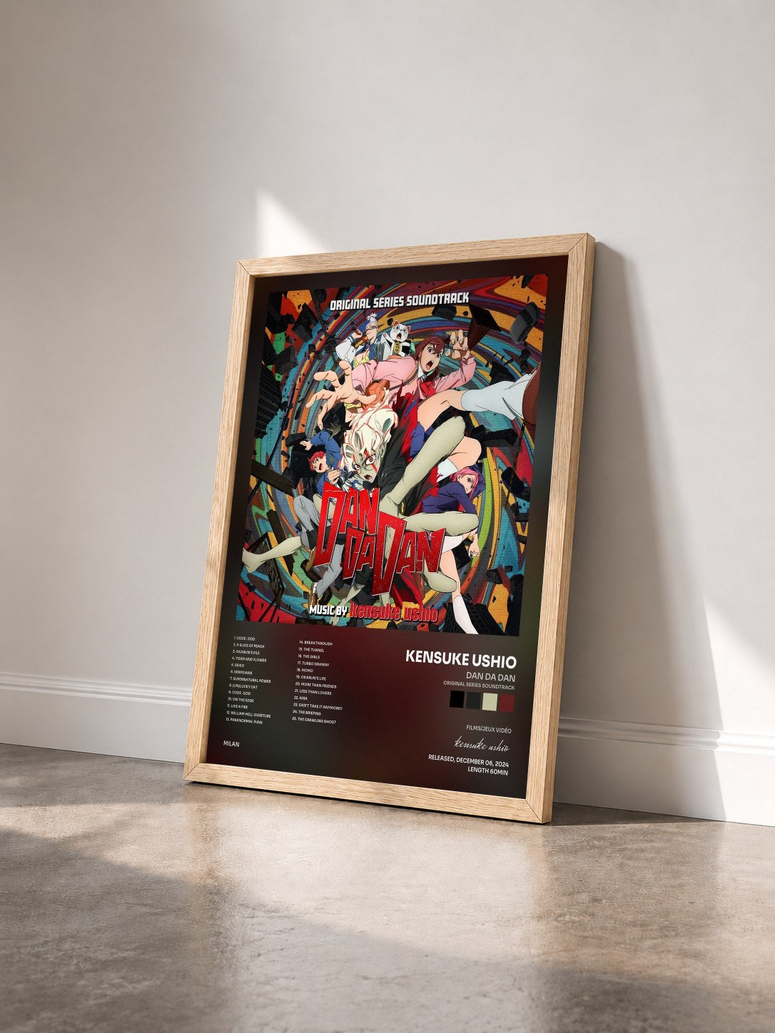 #bois Tableau de l'album Dan Da Dan (Original Series Soundtrack) de kensuke ushio vu de trois quarts, cadre en bois brut