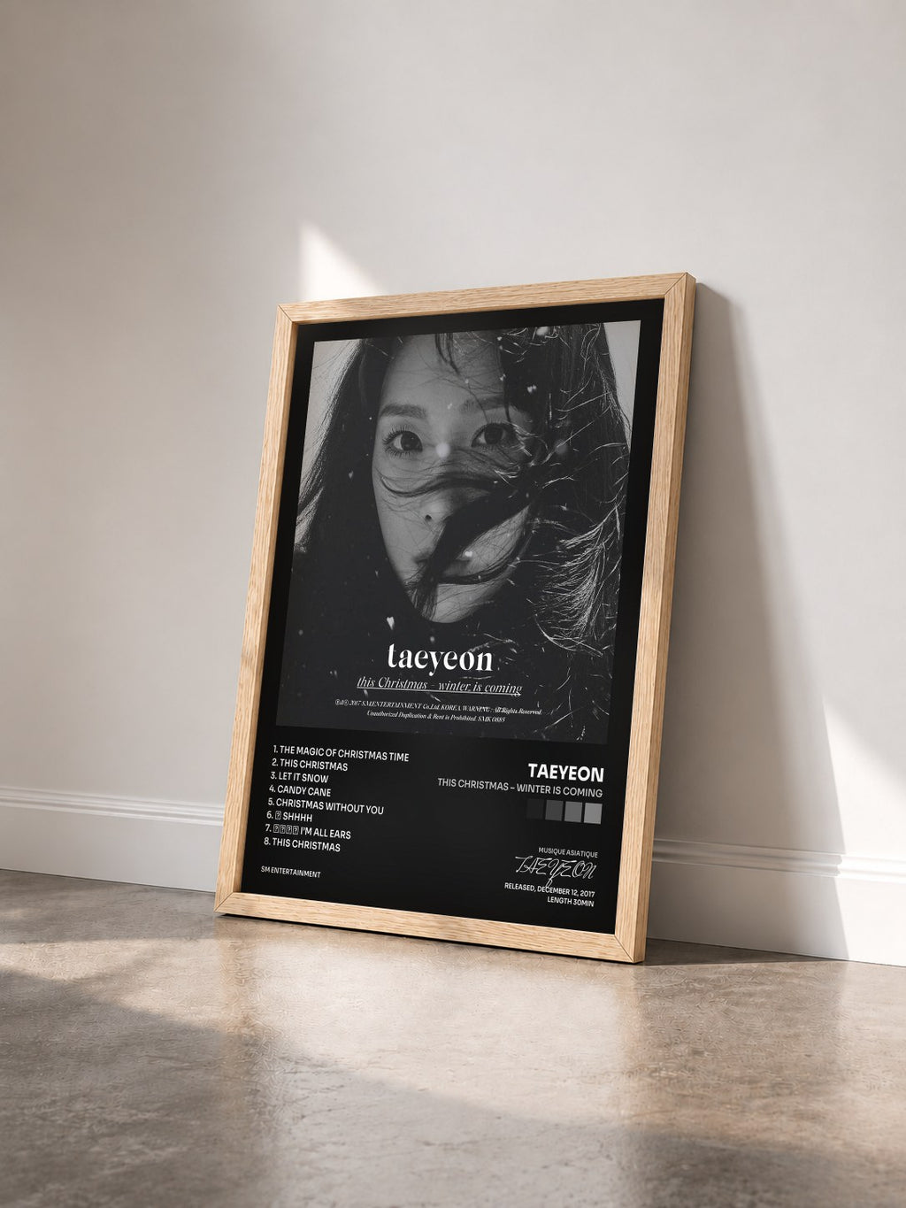 #bois Tableau de l'album This Christmas – Winter is Coming de TAEYEON vu de trois quarts, cadre en bois brut