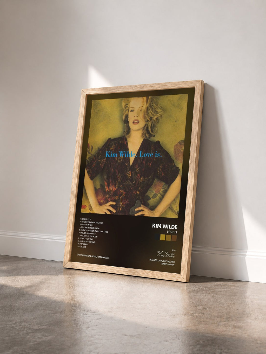 #bois Tableau de l'album Love Is de Kim Wilde vu de trois quarts, cadre en bois brut