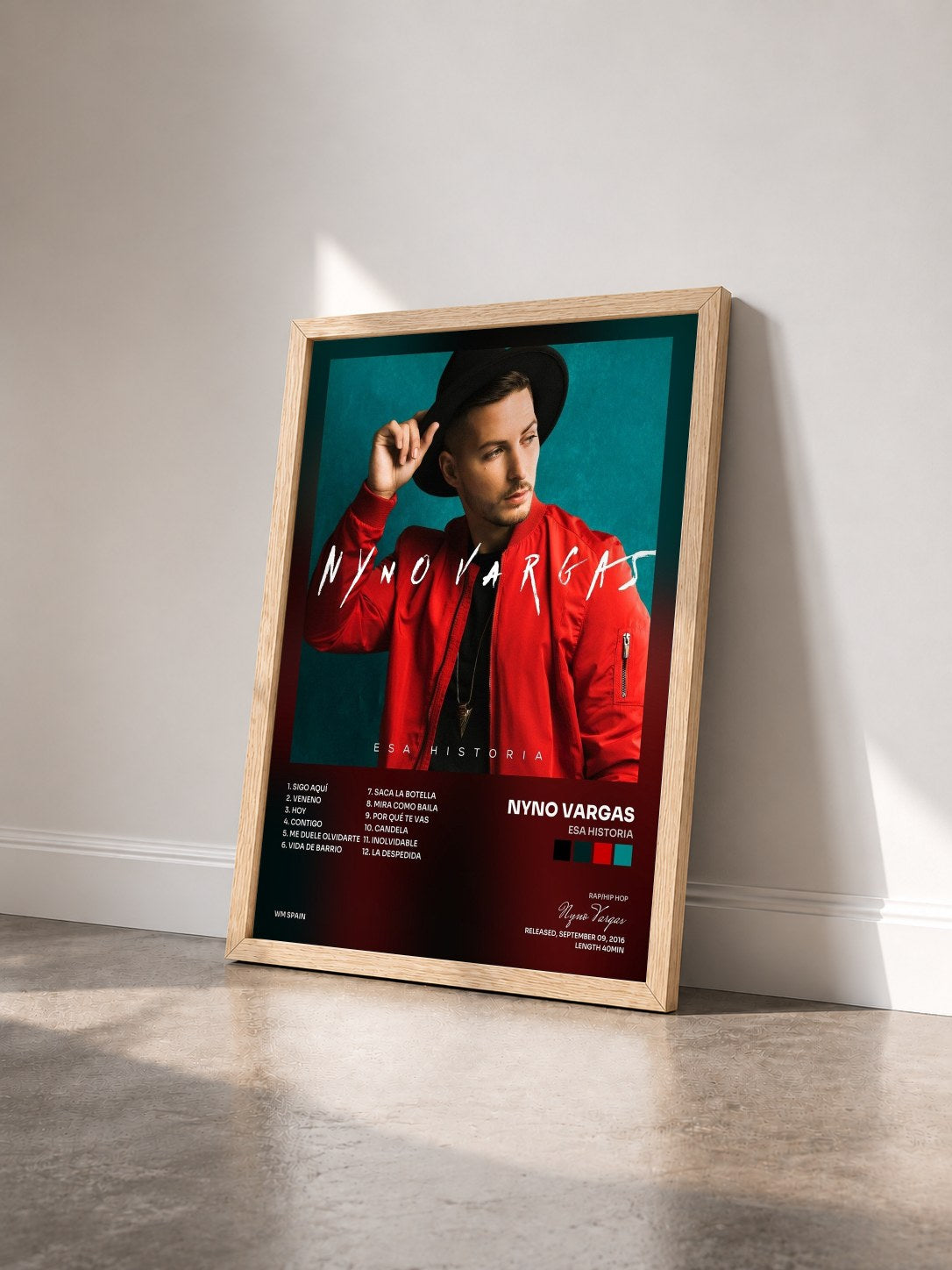 #bois Tableau de l'album Esa historia de Nyno Vargas vu de trois quarts, cadre en bois brut