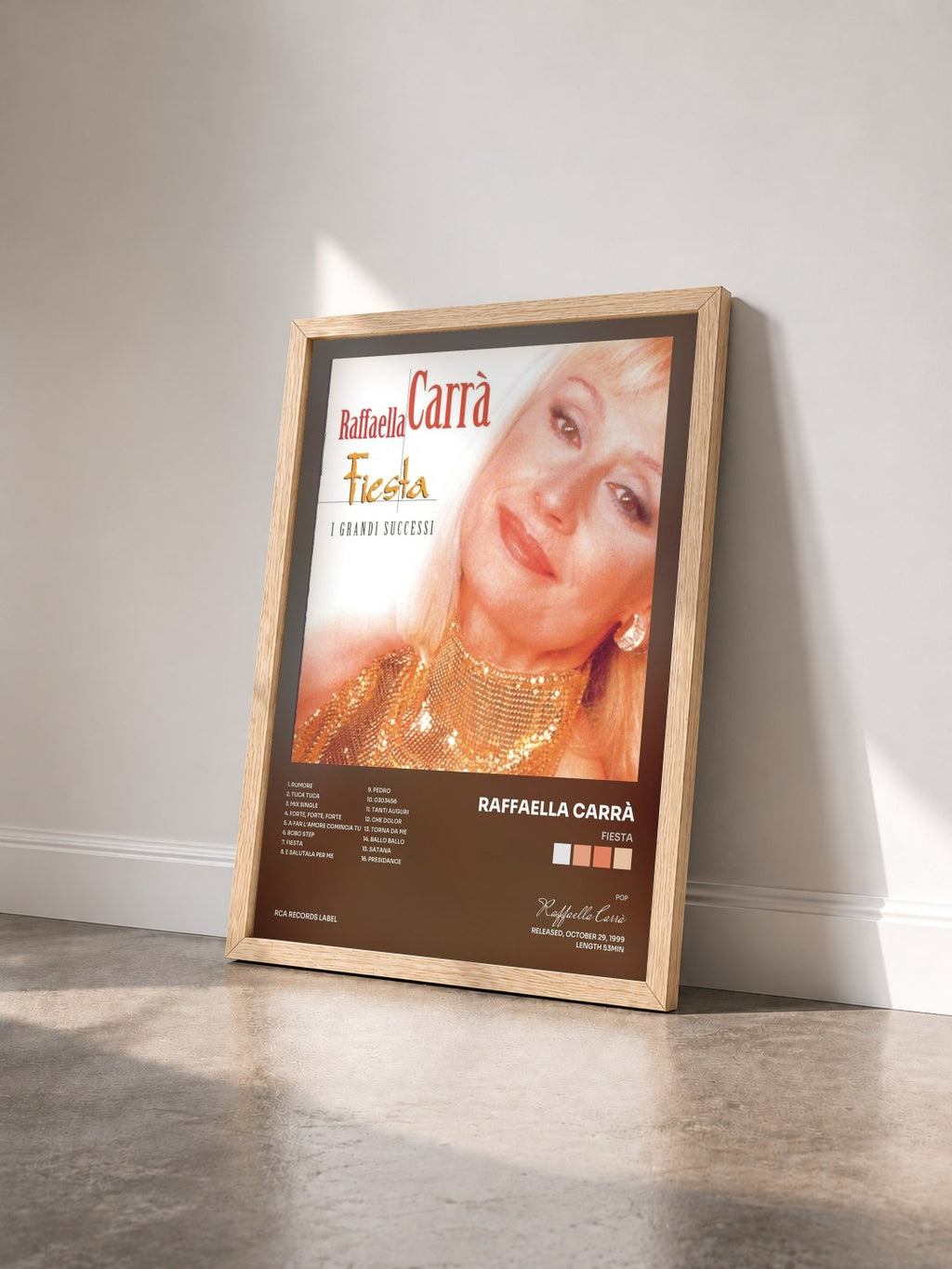 #bois Tableau de l'album Fiesta de Raffaella Carrà vu de trois quarts, cadre en bois brut