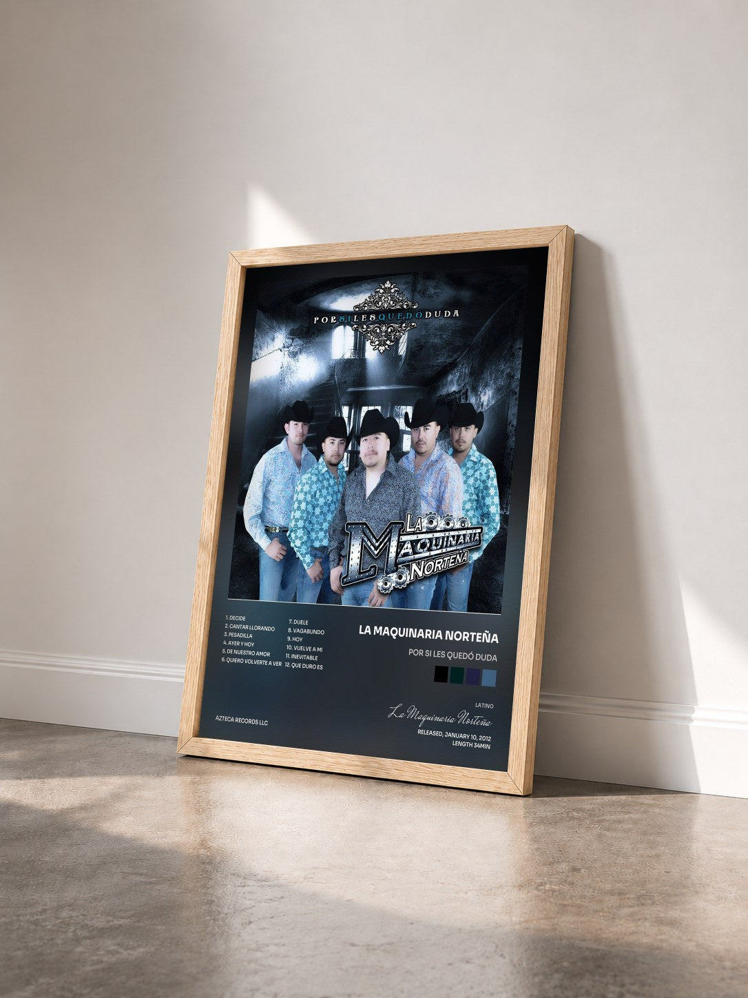 #bois Tableau de l'album Por Si Les Quedó Duda de La Maquinaria Norteña vu de trois quarts, cadre en bois brut