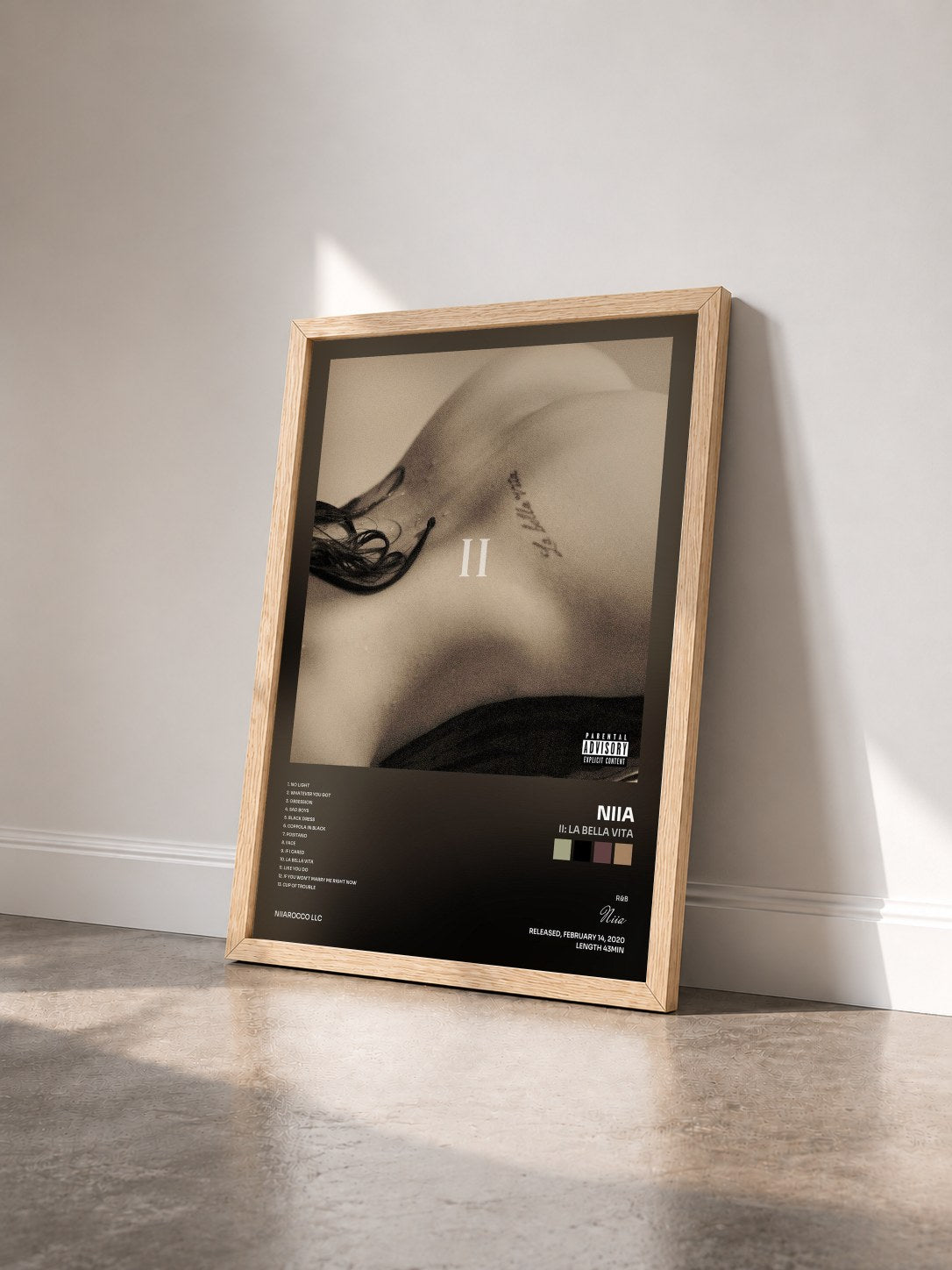 #bois Tableau de l'album II: La Bella Vita de Niia vu de trois quarts, cadre en bois brut