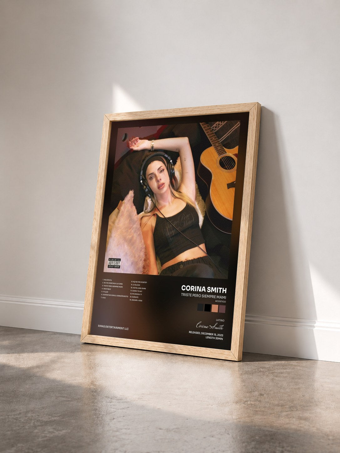 #bois Tableau de l'album triste pero siempre mami (acústico) de Corina Smith vu de trois quarts, cadre en bois brut
