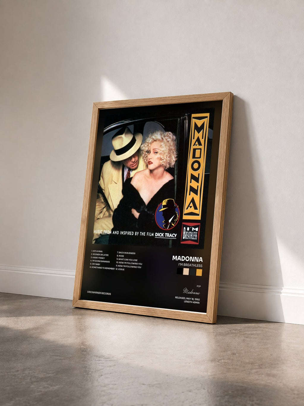 #bois Tableau de l'album I'm Breathless de Madonna vu de trois quarts, cadre en bois brut