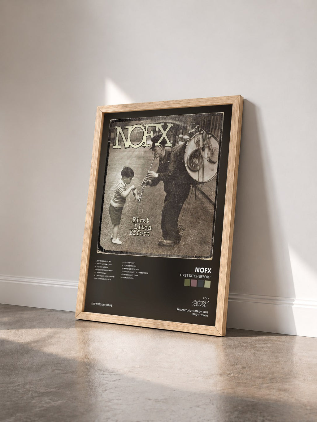 #bois Tableau de l'album First Ditch Effort de NOFX vu de trois quarts, cadre en bois brut