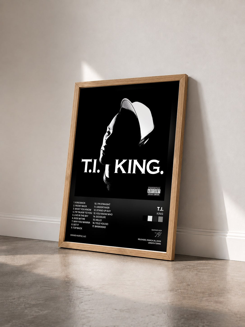 #bois Tableau de l'album King de T.I. vu de trois quarts, cadre en bois brut