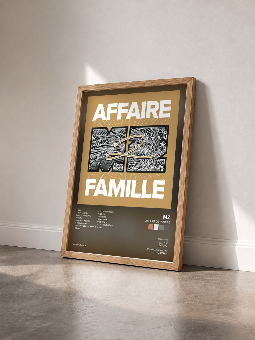 #bois Tableau de l'album Affaire de famille de MZ vu de trois quarts, cadre en bois brut