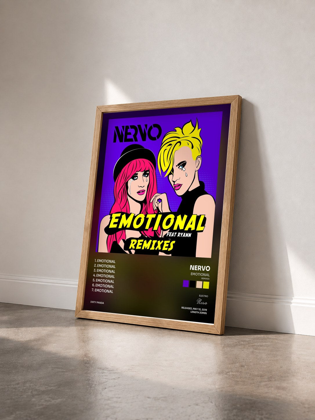 #bois Tableau de l'album Emotional (Remixes) de Nervo vu de trois quarts, cadre en bois brut
