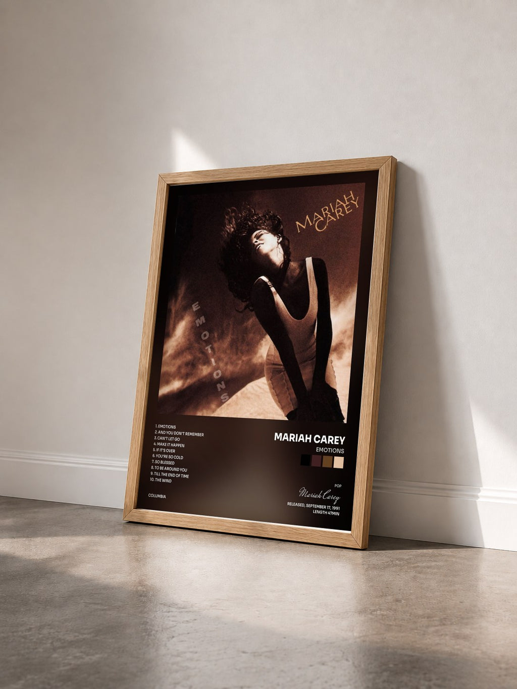 #bois Tableau de l'album Emotions de Mariah Carey vu de trois quarts, cadre en bois brut