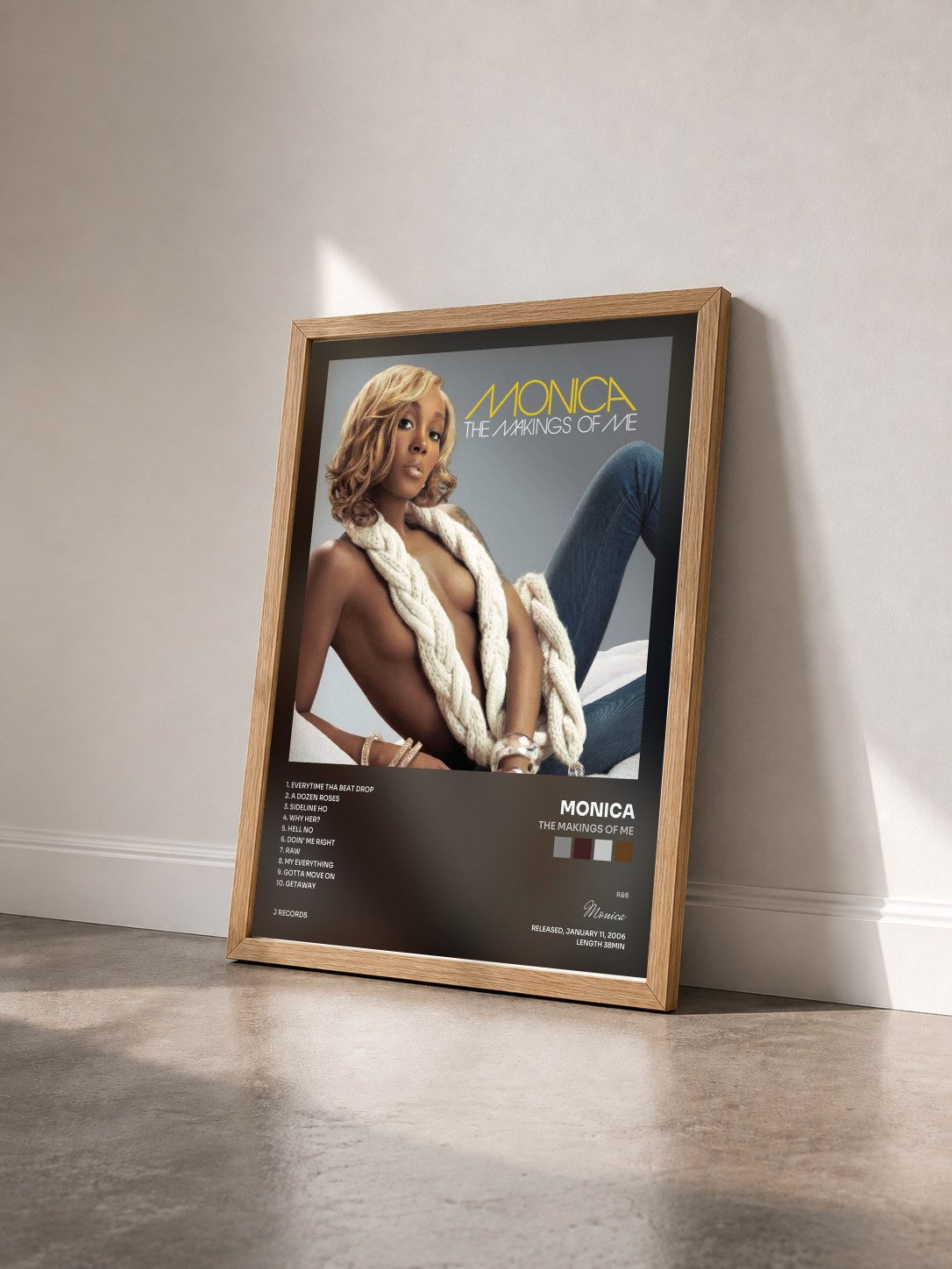 #bois Tableau de l'album The Makings Of Me de Monica vu de trois quarts, cadre en bois brut