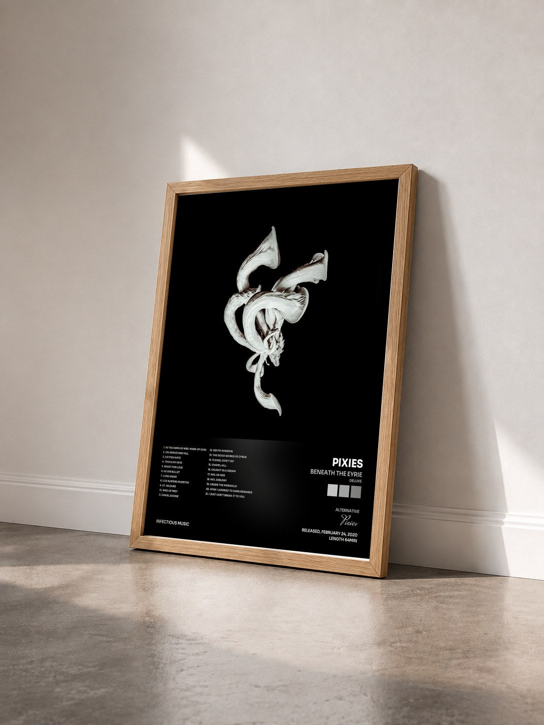#bois Tableau de l'album Beneath the Eyrie (Deluxe) de Pixies vu de trois quarts, cadre en bois brut