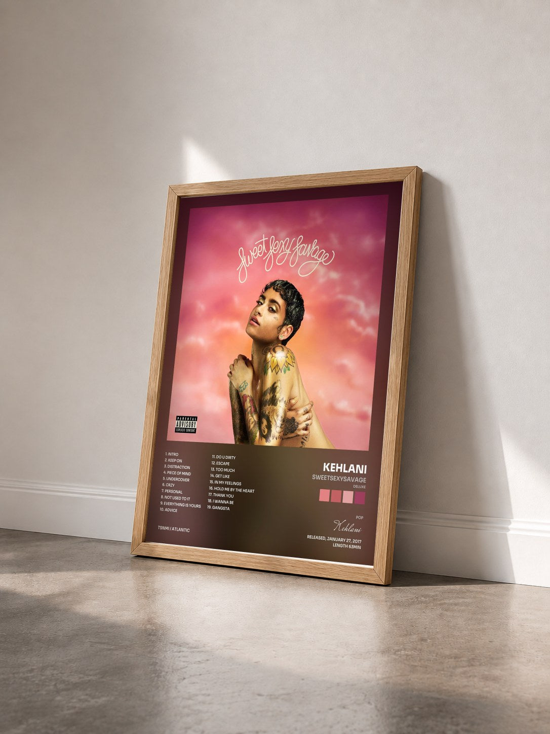 #bois Tableau de l'album SweetSexySavage (Deluxe) de Kehlani vu de trois quarts, cadre en bois brut