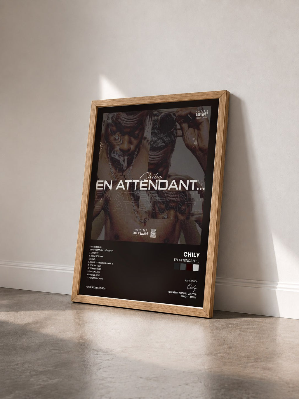 #bois Tableau de l'album En attendant... de Chily vu de trois quarts, cadre en bois brut